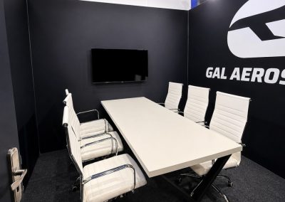 modern_trade_show_meeting_booth_design_light
